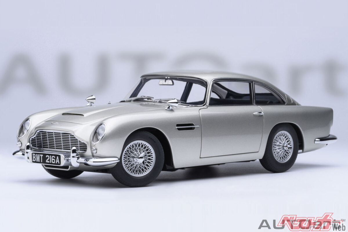 「007」を象徴するボンドカーを精巧に再現
