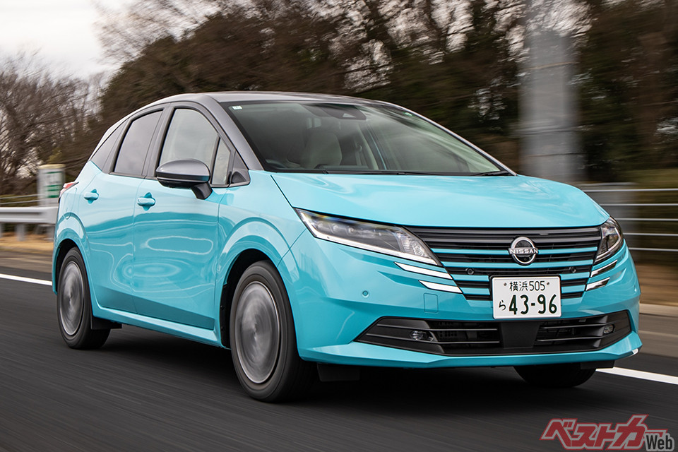 日産 ノート（e-POWER X／232万8700円）。BEV感覚の走りを楽しめるe-POWERを搭載　全長4045×全幅1695×全高1520mm　ホイールベース2580mm　1.2L、直3＋モーター　エンジン82ps・モーター116ps　WLTCモード燃費28.4km/L