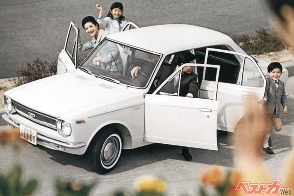 カローラがついに「還暦」!! 60年で5700万台を販売！ 世界一の大衆車になったトヨタの“国民車”の軌跡