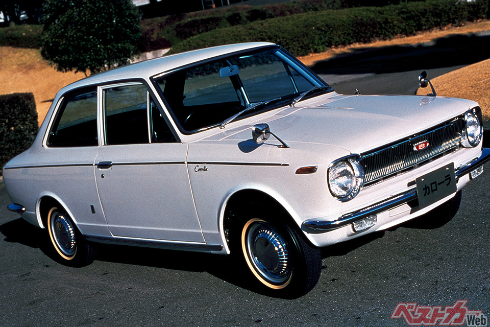 カローラ誕生から60年!! 当時は東名高速すらなかった!? 1966年の日本と「国民車」が歩んだ時代