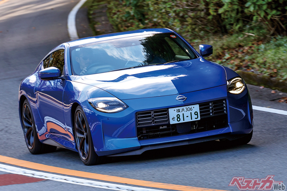 日産 フェアレディZ（549万7800〜930万2700円）。全長4380×全幅1845×全高1315mm、ホイールベース2550mm、3.0L・V6ターボ（405ps/48.4kgm）、WLTCモード燃費9.5km/L