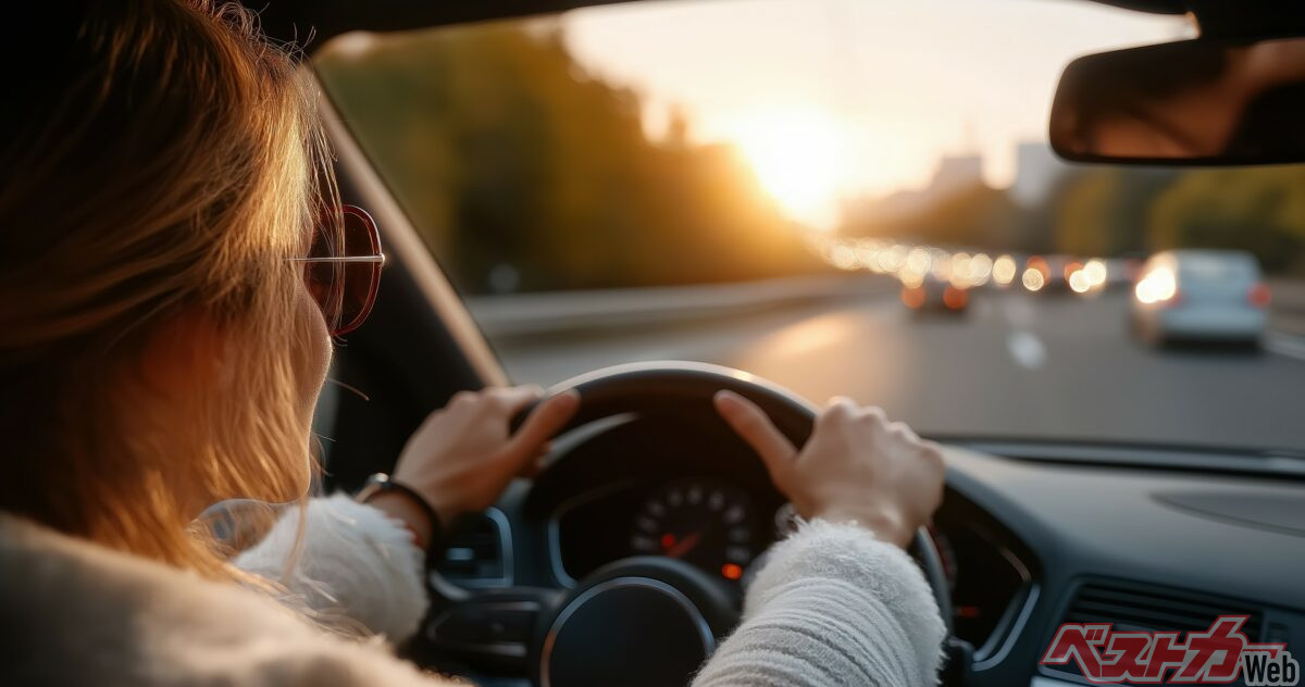 秋の夕方はマジで危ない!! 「まだ明るいからライトは不要」が危険な理由…死亡事故が増える魔の時間帯