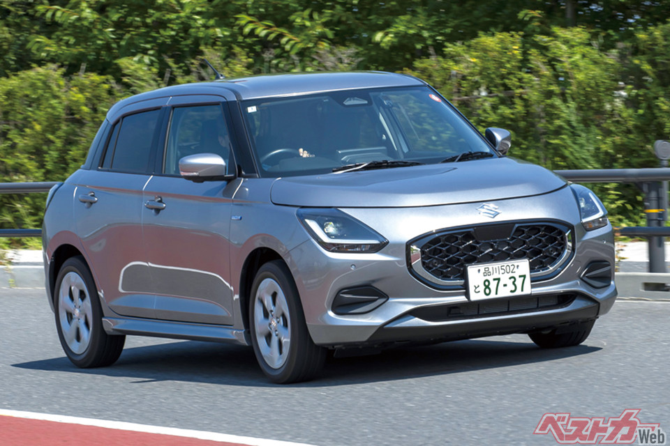 スズキ スイフト（192万2800〜233万2000円）。全長3860×全幅1695×全高1500mm、ホイールベース2450mm、1.2L直3＋モーター（82ps＋3.1ps）、WLTCモード燃費25.4km/L