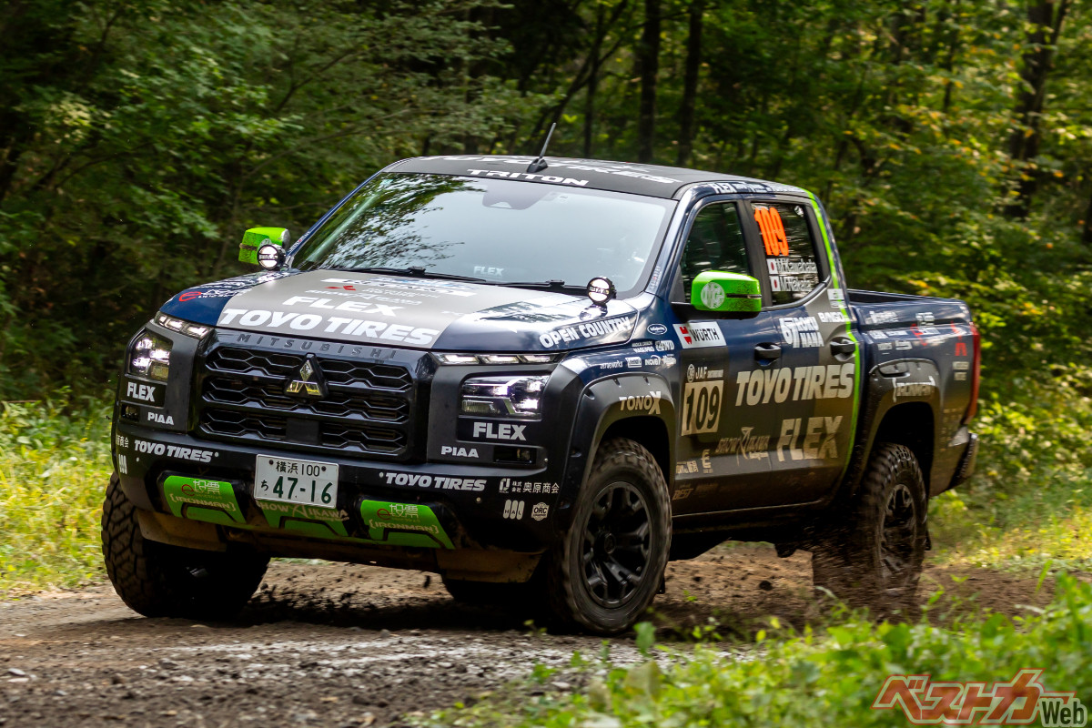 川畑真人選手がドライブするFLEX 翔 TOYO TIRES トライトンはトップ争いをするも、最終盤のSS13で無念のリタイヤ