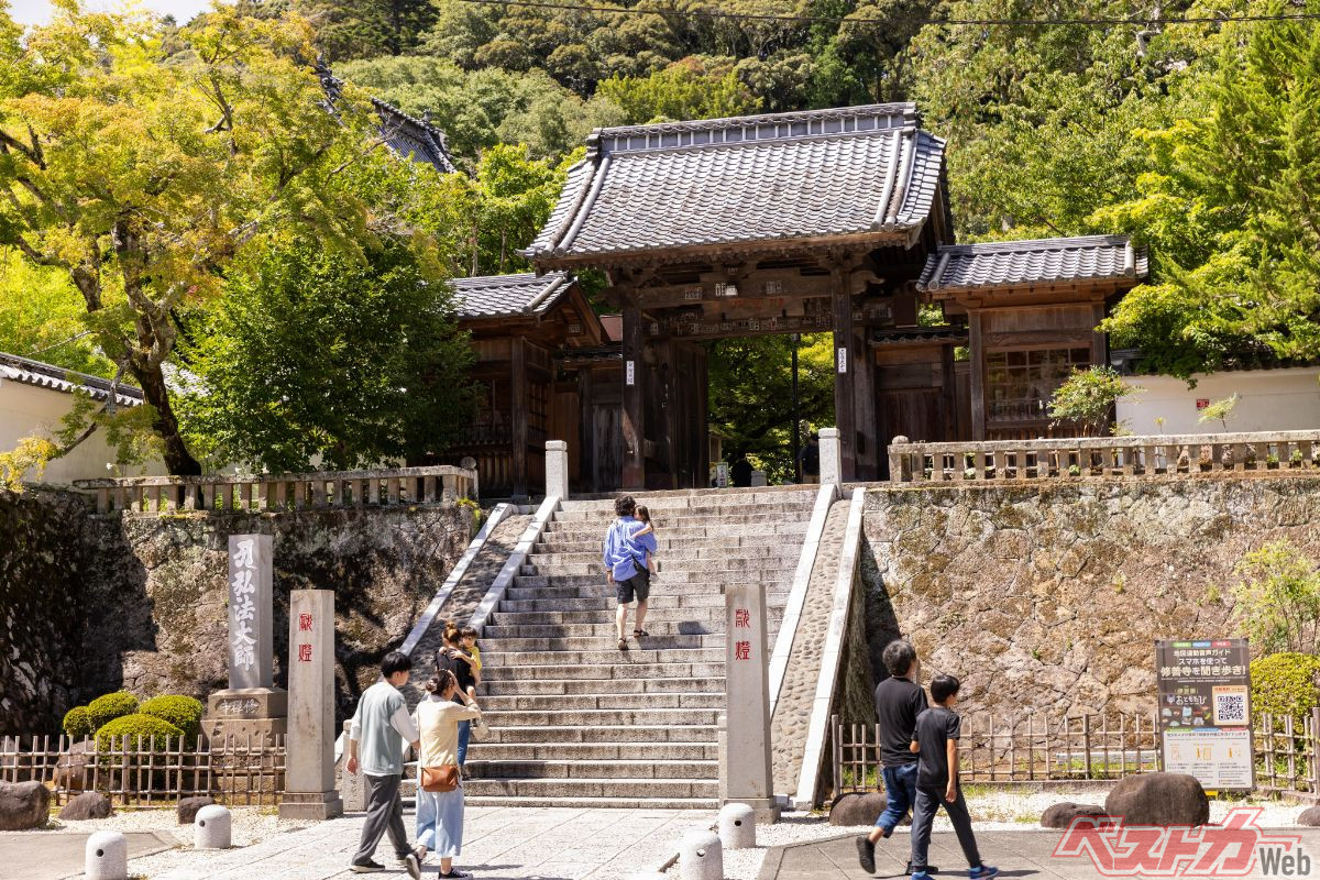 修禅寺。802（大同2）年に弘法大師（空海）が開基した古刹。本尊として大日如来が祀られている