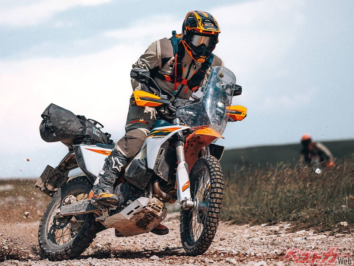 KTM新型アドベンチャー「690 RALLY」2026年10月発売！ 20Lタンク&161.5kgの軽量さで“640 ADVENTURE”の系譜を継ぐ