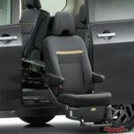 新型エルグランドに早くも福祉車両登場!!　電動昇降シート装備のコンセプトを参考出品へ