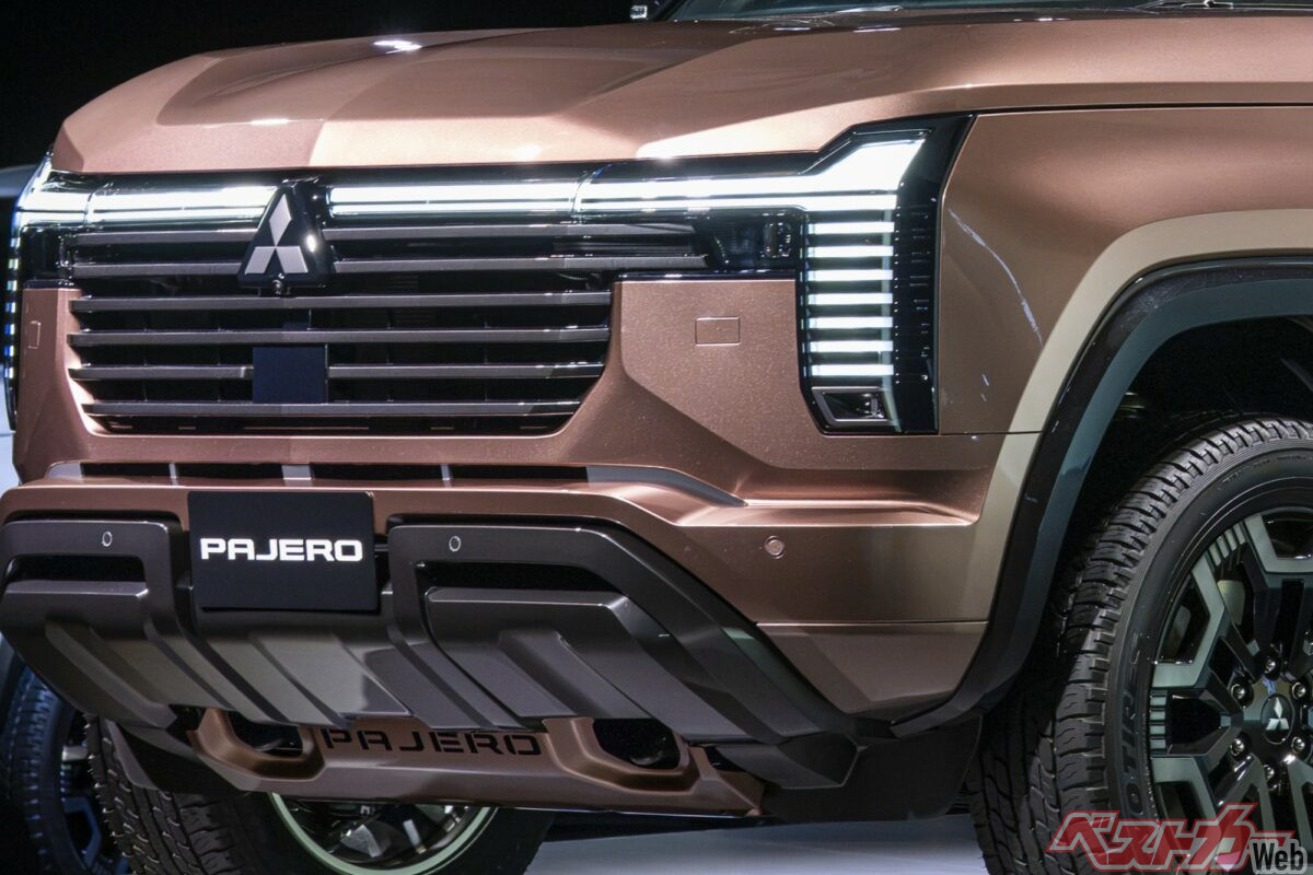 写真下方に注目！　フロントアンダーカバーに刻まれた「PAJERO」の文字がシブい
