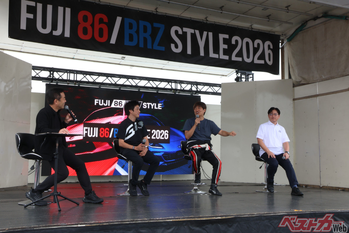みんな聞き入り具合がハンパない開発者トーク。やっぱり86とBRZがこの先どうなるか、気になりますよね