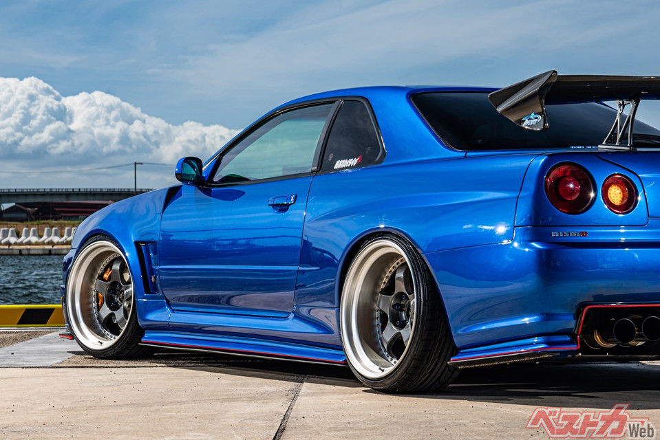 シンプルイズベストな良さと大胆な深リムが視覚的な迫力をもたらしてくれる