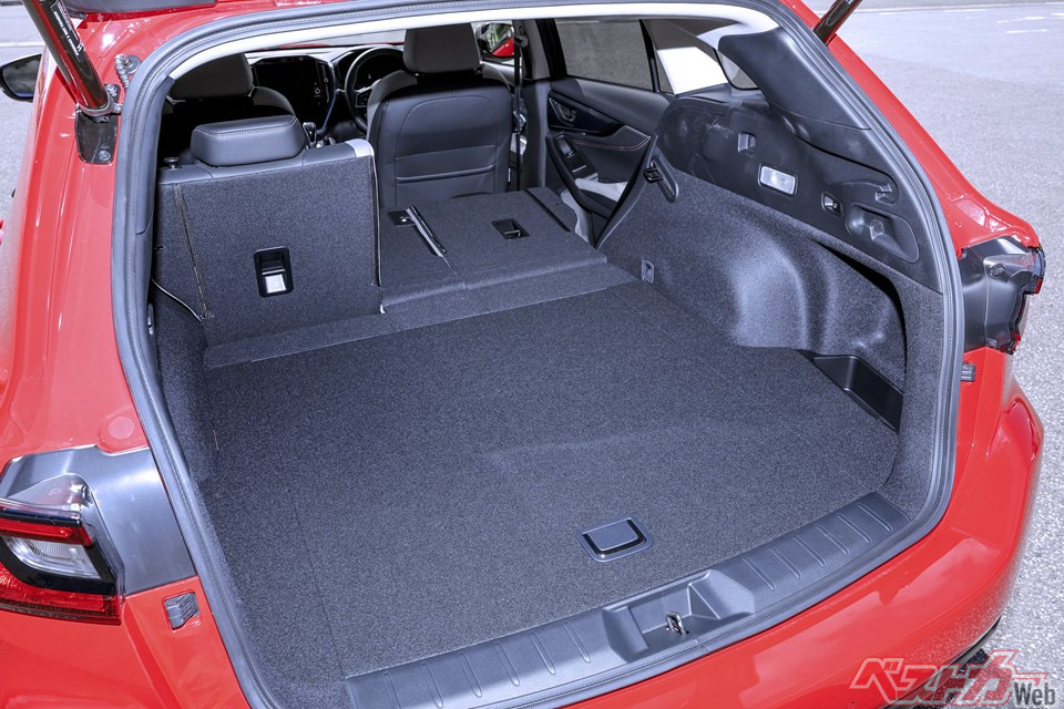レヴォーグレイバックの荷室。じつはS:HEVより余裕がある