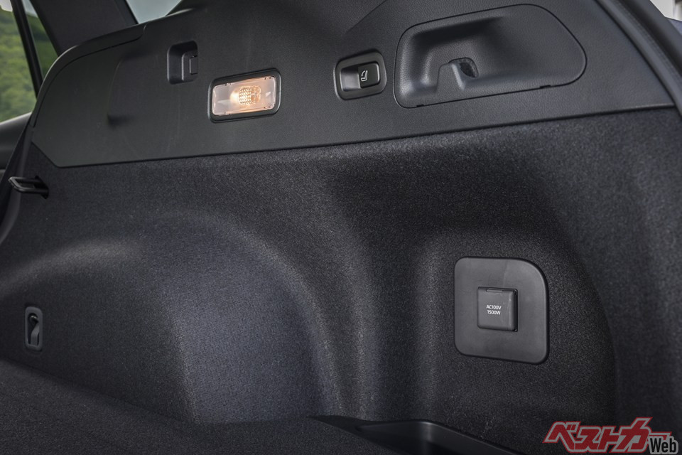 レヴォーグレイバックS:HEVに備わったAC100Vのコンセント