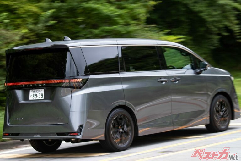 納車後に初めて気づいた新機能が便利すぎる!!　新型エルグランドのラゲッジ周りをオーナー目線で本音評価！