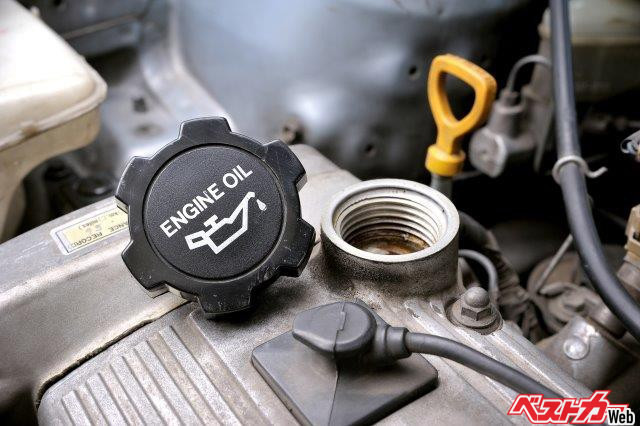 エンジンオイル交換1年または1万5000kmって もう古い常識!?　夏が終わったこの時期に行う現実的な交換サイクルとは