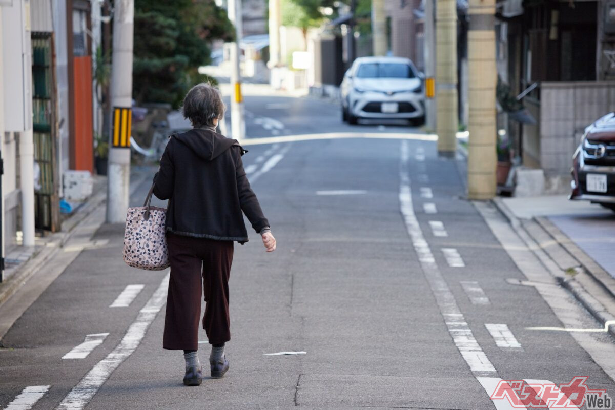 その道は30km/h？ 60km/h？ 生活道路の新しい法定速度を“中央線・車両通行帯”で見分ける方法