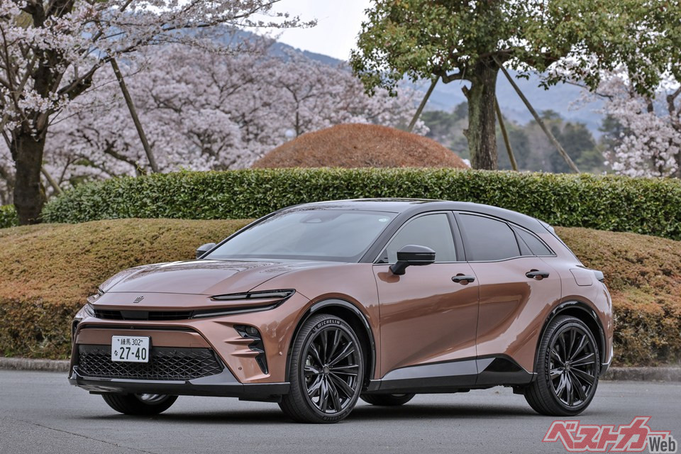 ハリアーがモデルチェンジするという情報もあったのだが、ここにきて一転、次期クラウンスポーツと統合されるという。登場は2029年。パワーユニットなどの詳細は不明だが、次世代1.5Lターボ、もしくは2LのHEV、PHEVが有力（写真は現行車種）