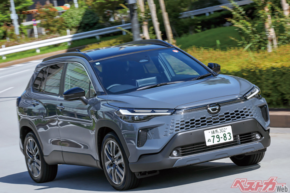 キックスやヴェゼルと価格で被るカローラクロスだが、Cセグメントの車格感はやはり「ワンランク上」だ