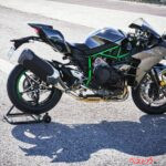 ぷしゅるるる！ スーパーチャージャー搭載のカワサキ「Ninja H2」が6年ぶりに国内復活、注目の最高出力は200ps