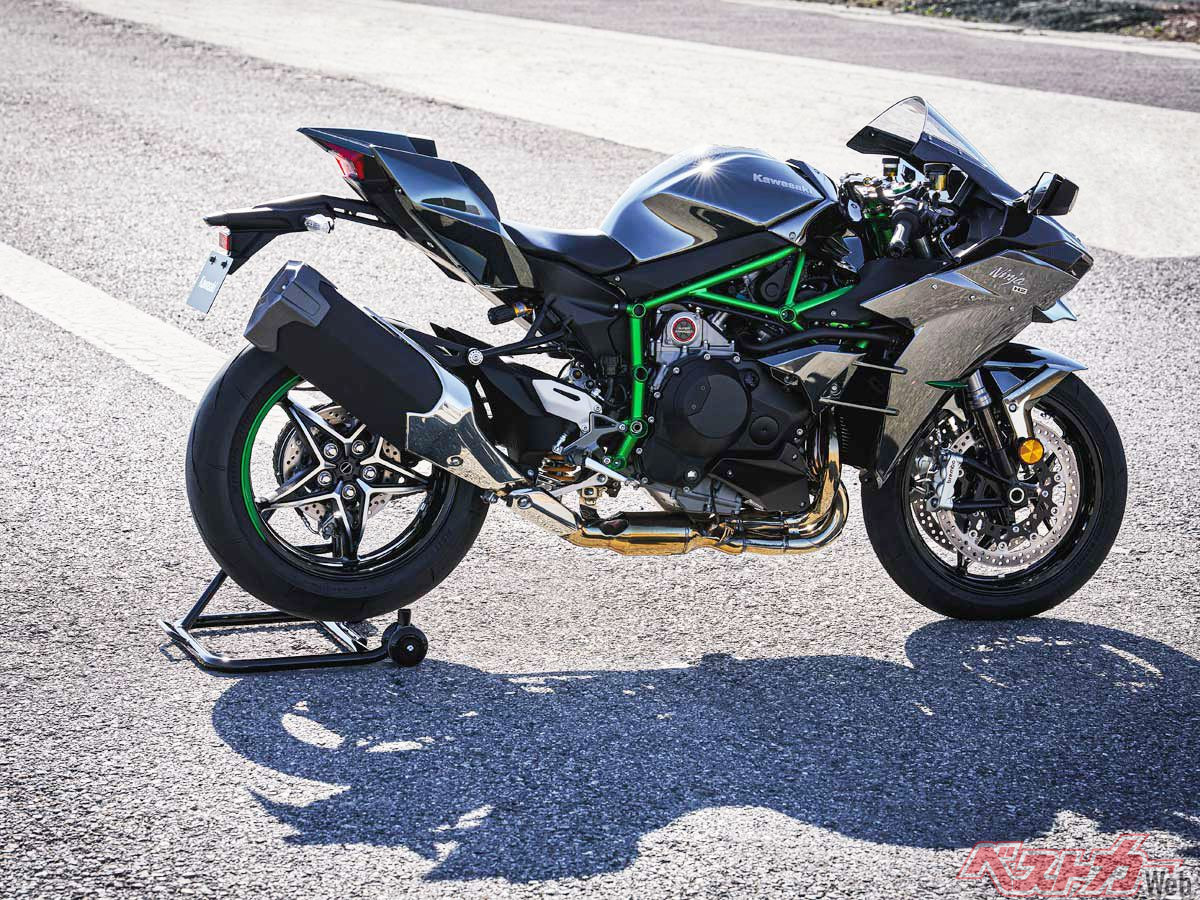 ぷしゅるるる！ スーパーチャージャー搭載のカワサキ「Ninja H2」が6年ぶりに国内復活、注目の最高出力は200ps