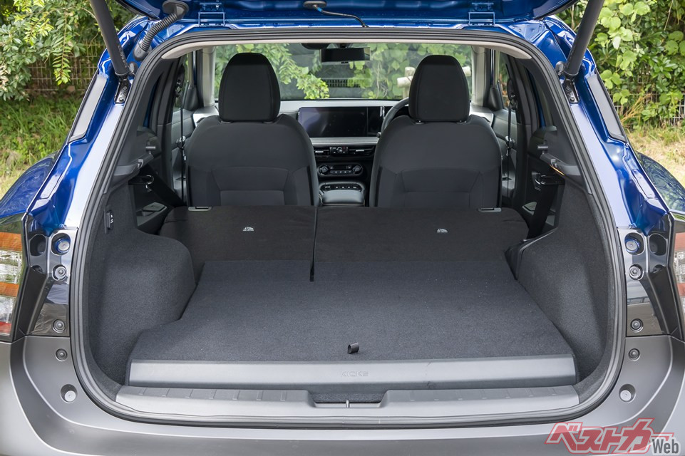 駆動方式によって荷室フロアの高さに違いが出る日産 キックス。購入時には注意したい