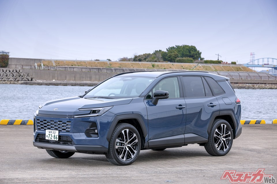 新型RAV4 Zグレード。ハイブリッドモデルとPHEVモデルの2種が存在