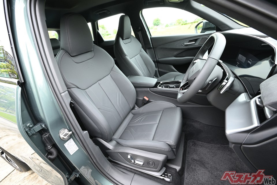 新型アウディQ3の前席