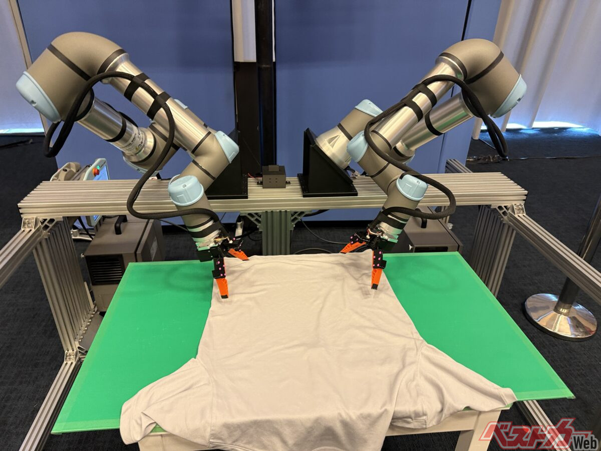 匠の技術を入れることでさらに動作はスムーズに効率的な畳み方になる