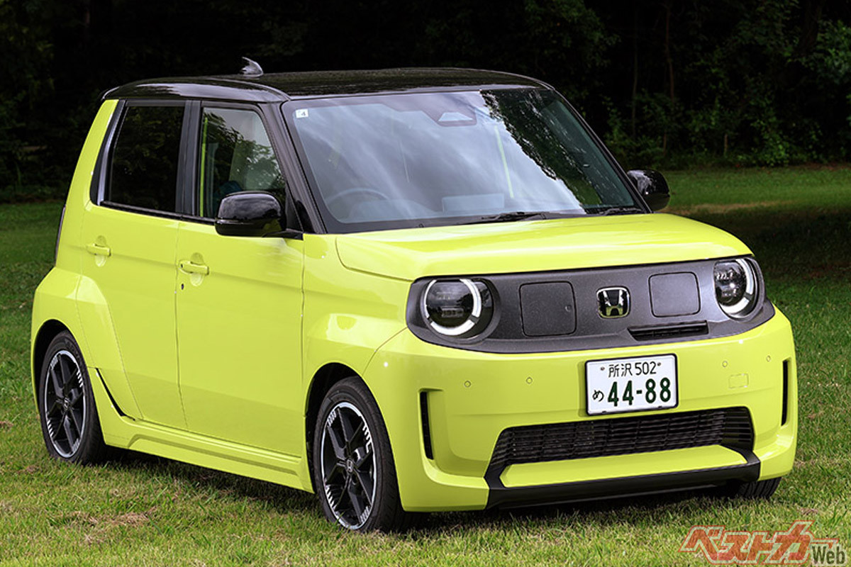 ロー＆ワイドなスタンスと迫力あるブリスターフェンダーが特徴的なエアロデザイン