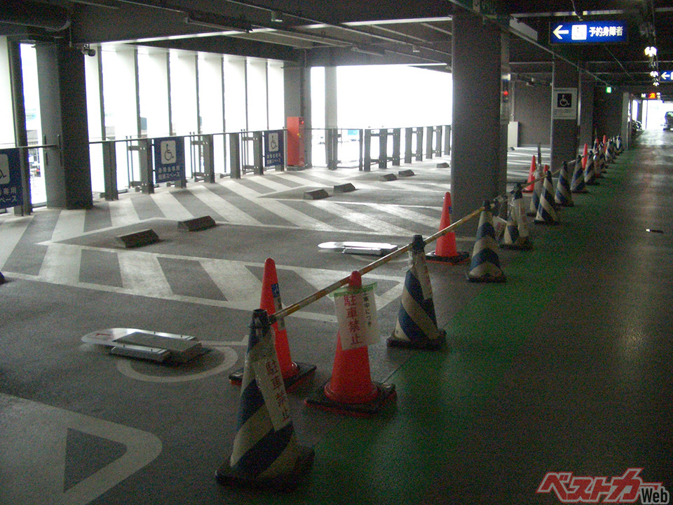 誰もが出入りできる駐車場は道交法が適用されることもあるので要注意