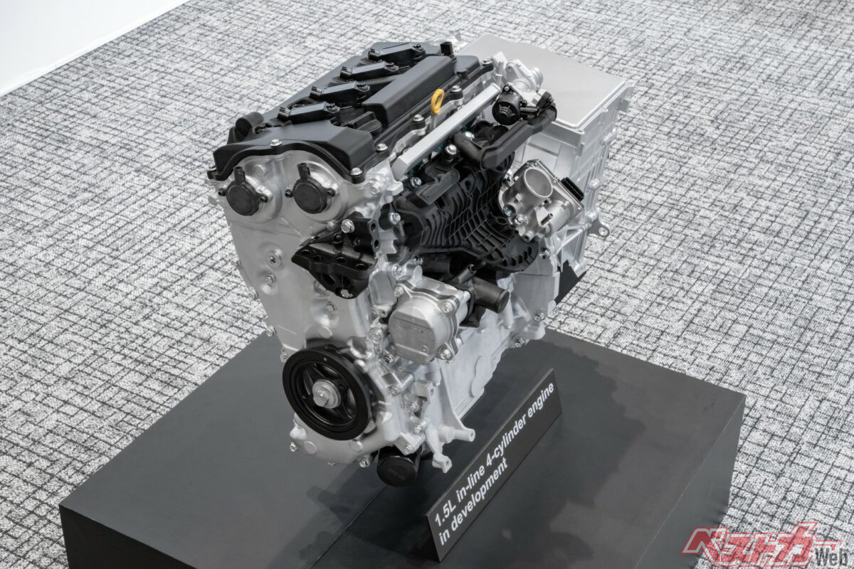 トヨタが開発中の新世代1.5L直列4気筒エンジン。電動化を前提に、小型化と高効率化、高出力化を追求している