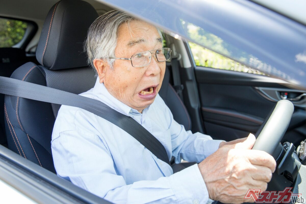 高齢ドライバーの死亡事故がまた増えた!! 75歳以上は「車両単独」が4割超…返納だけでは解決しない理由