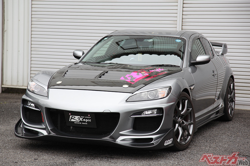 マツダ RX-8　発表日：2003年4月　希望小売価格：240万円（ベースグレード）　トランスミッション：5MT／4AT／6AT（追加）　月間販売計画：1000台