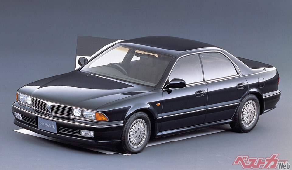 クラウンやセドリックなどのライバルとして1990年5月に登場。基本となるパワーユニットは3LのV6