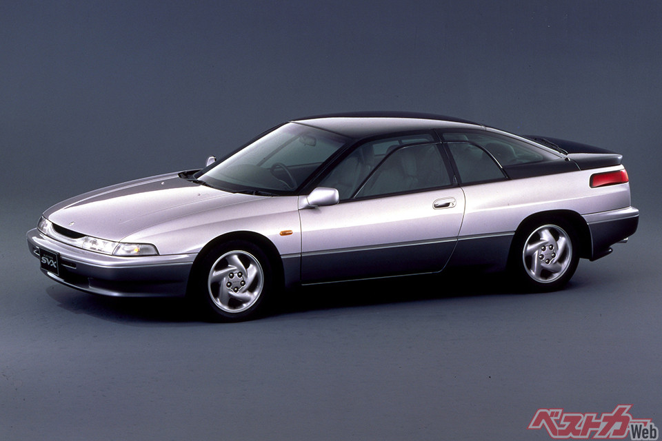 1991年から1996年まで販売されたスペシャルティクーペ。搭載ユニットは最高出力240psの3.3Lフラットシックス