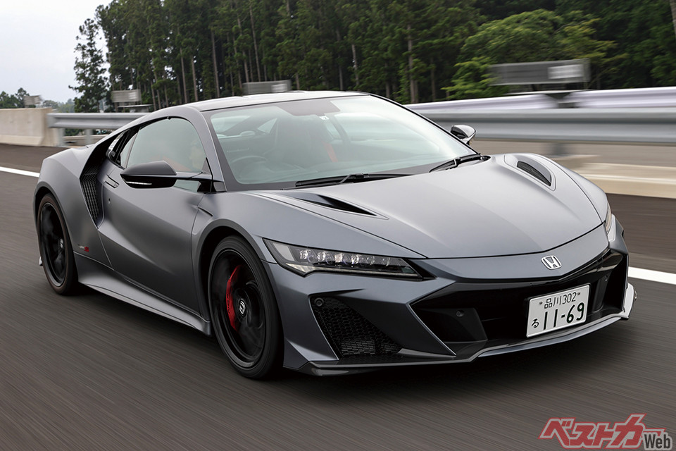 2代目ホンダ NSXタイプS。フロントバンパー開口部を劇的に拡大。冷却効率と強力なダウンフォースを両立