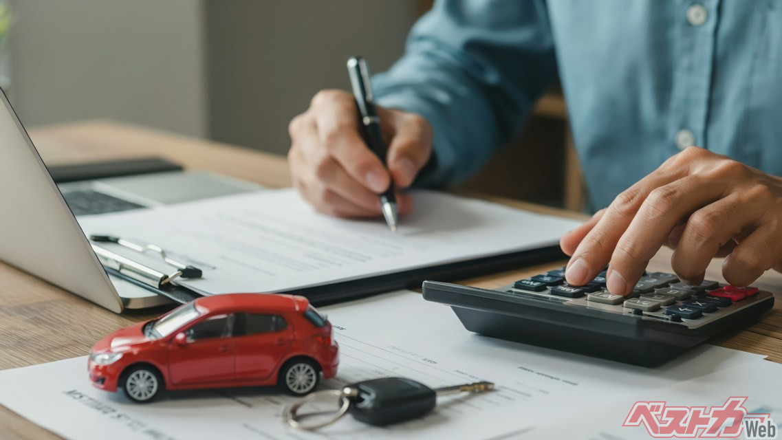 最近では新車の販売会社も買い取り店に対抗することもあるため、よく比較しよう(Shapan@Adobe Stock)