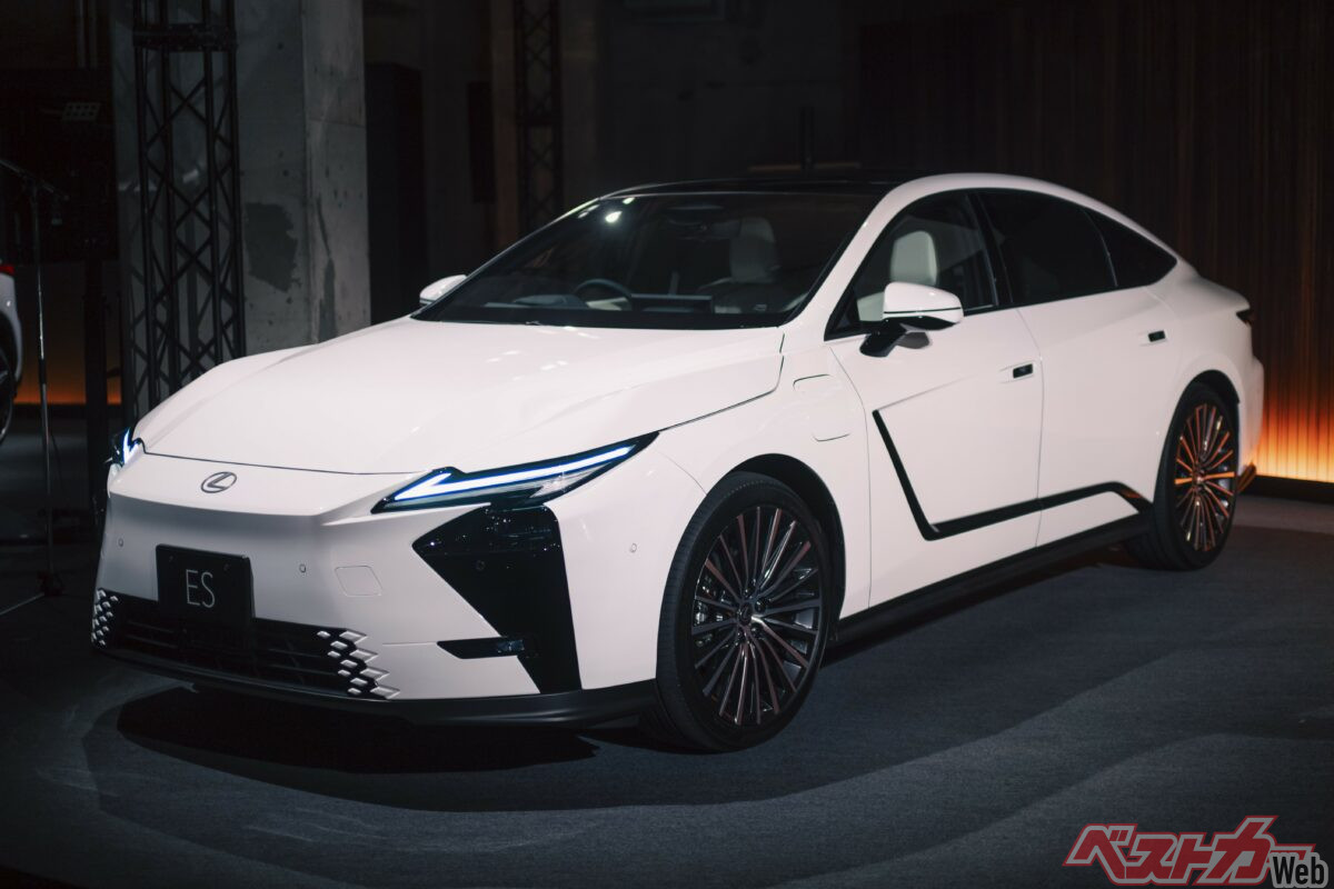 2026年6月に発売となった新型ESはレクサス初のBEVセダン。専用開発のプラットフォームなどにより、上質な乗り心地を実現。次世代セダンとしてさらなる改良発展が期待される