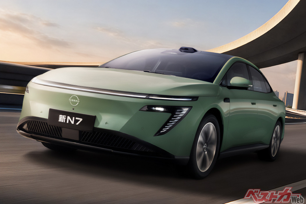 東風日産のBEVセダンN7(国・地域によってはプリメーラ)は、セダン大国中国で大きな反響を呼んだ。とくに乗り心地は中国国内SNSでこぞって好評されるほど。2026年9月にマイナーチェンジを迎えた