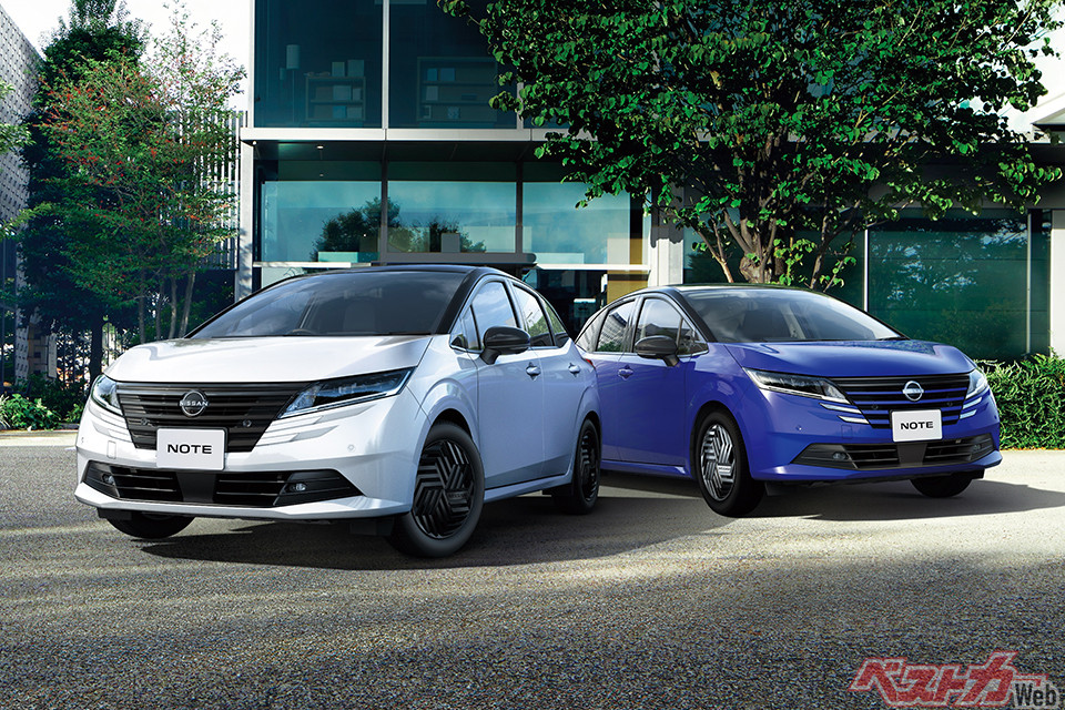黒を基調とした専用装備をボディの各所に採用した日産 ノート Black Edition（左）