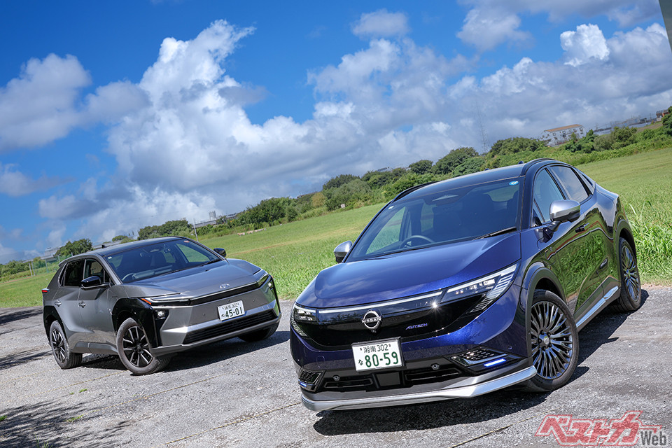 日産 リーフ（右）とトヨタ bZ4X（左）。ビッグマイナーチェンジを受けたbZ4Xは見違えるほどの良車となりリーフを脅かし始めた
