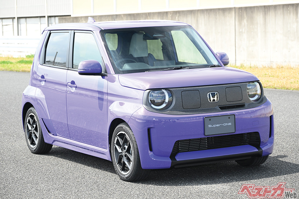 ホンダ スーパーONE。EVのバッテリー重量が重心を低くし、硬めの足はスポーツらしさを味わえる。ブーストモードはパワフルで疑似エンジン音も響く