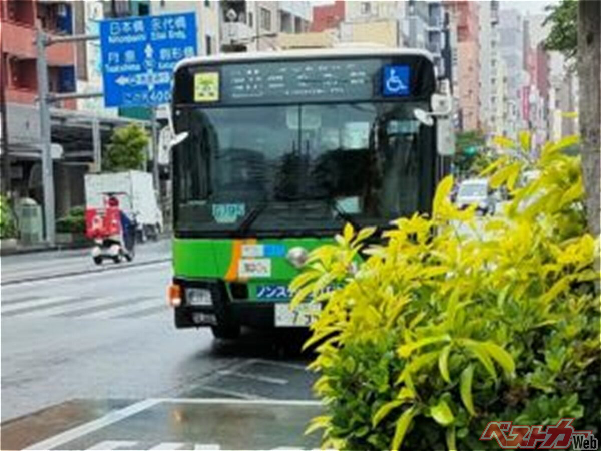 東京都は都営バスの車両10台と必要な運転士を派遣すると表明した！