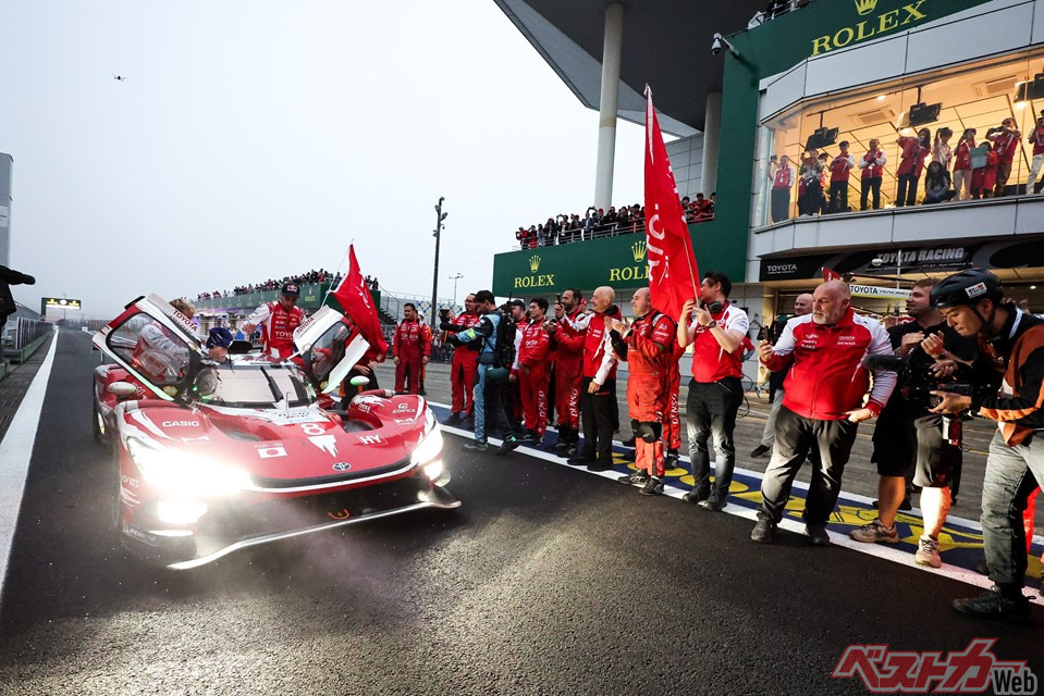 レースも終盤、ピット戦略で1位に浮上。猛追するアルピーヌのマルタンスの気迫となんとしても守ろうとする平川の意地が名ドラマを生んだ
