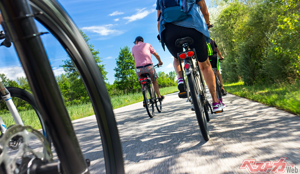 サングラスのズレを防ぐ「ノンスリップラバー」付きなので、自転車に乗っている時のフィット感も抜群!
