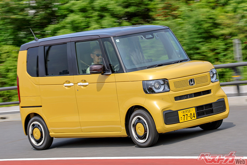 ホンダ N-BOX（現行型・2023年登場）。標準仕様のほか、「カスタム」「JOY」の3タイプをラインナップする