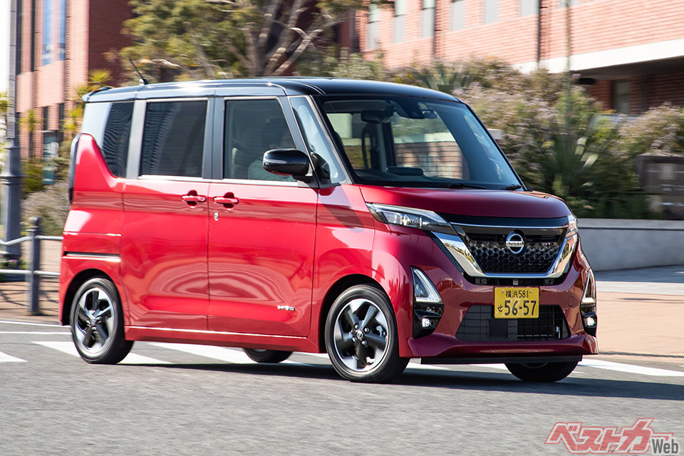 日産 ルークス（先代・2020年登場）。精悍な外装が特徴的な「ハイウェイスター」グレードが人気