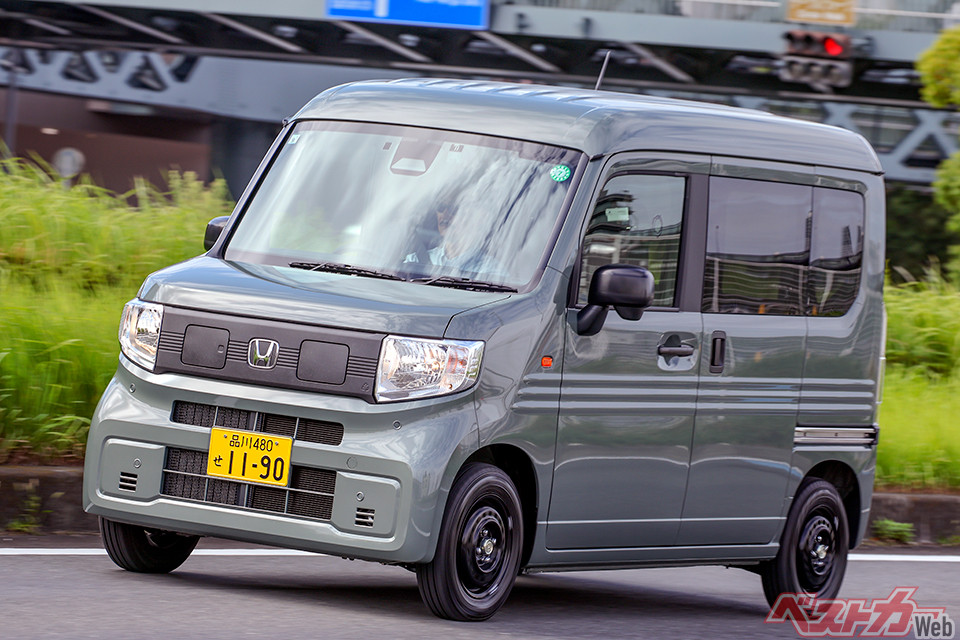 ホンダ N-VAN e:（中古相場：約140万～290万円）。フロントモーターが64ps/16.5kgmを発揮する