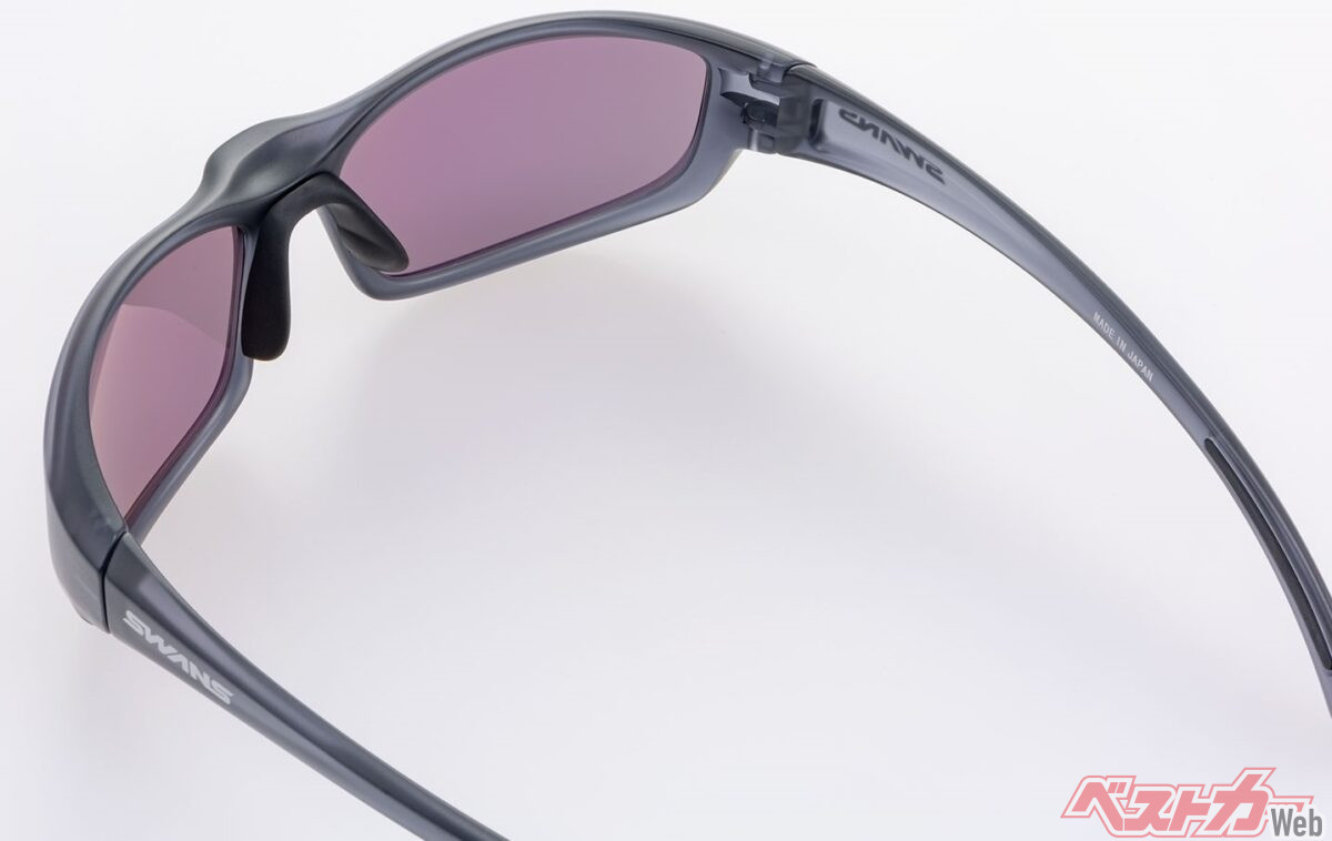 こちらも、SWANSブランド「ドライビングサングラス」WA7 フルリムフレームモデル