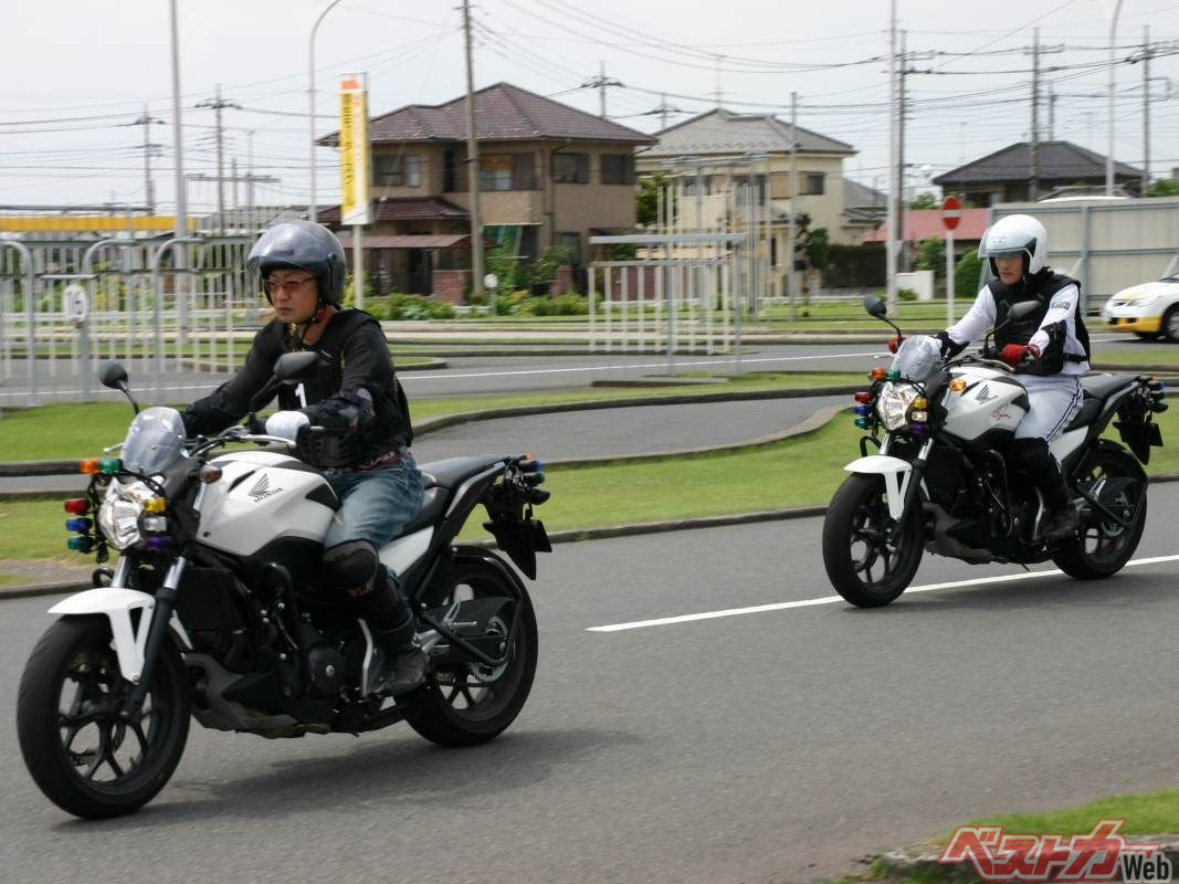 【警察庁に直撃】75歳以上の四輪免許更新時の技能検査が厳格化！ 二輪免許はどうなる？