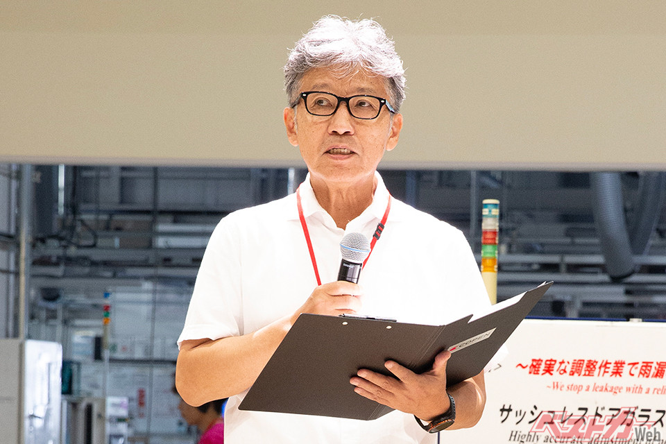 コペン愛あふれる井上社長の挨拶に、コペンオーナーは期待を込めた拍手を送った